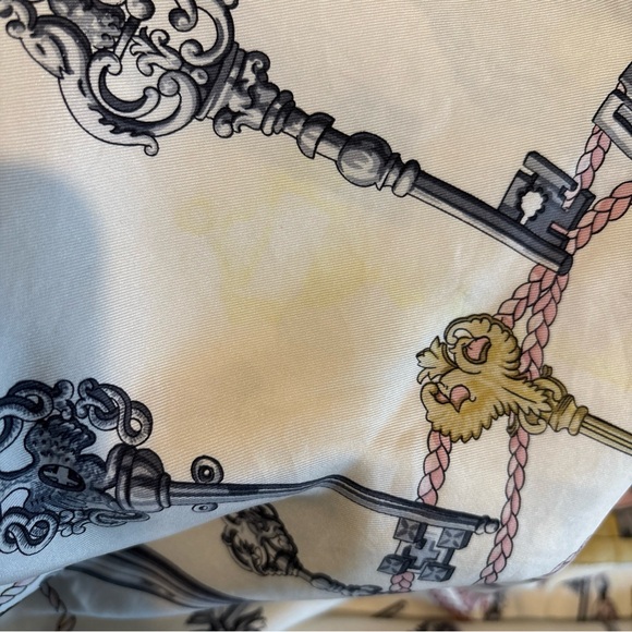 Hermes Scarf Printed  Silk 100% 34x34” with box - Picture 9 of 11